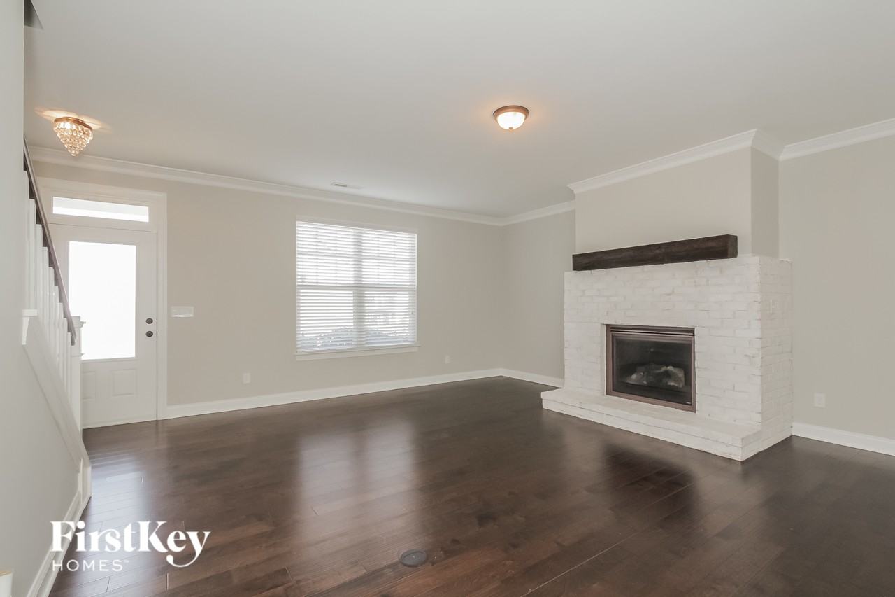 5214 Irving Dr - Photo 3 of 15