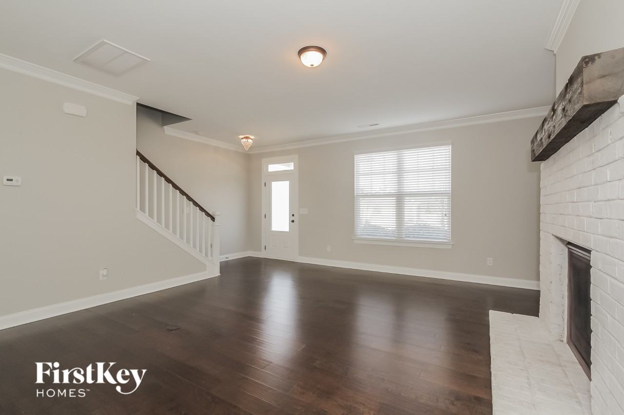 5214 Irving Dr - Photo 4 of 15