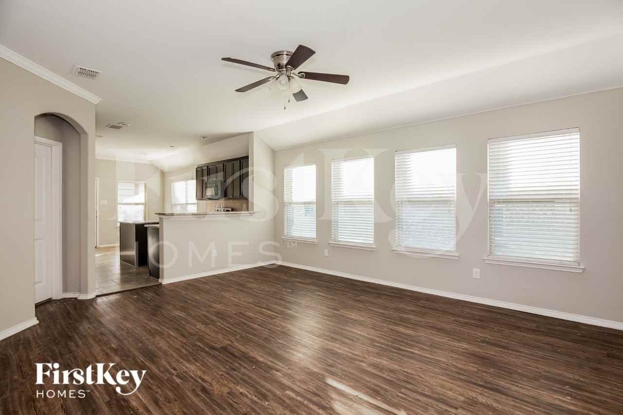 609 Big Horn Rd - Photo 3 of 17
