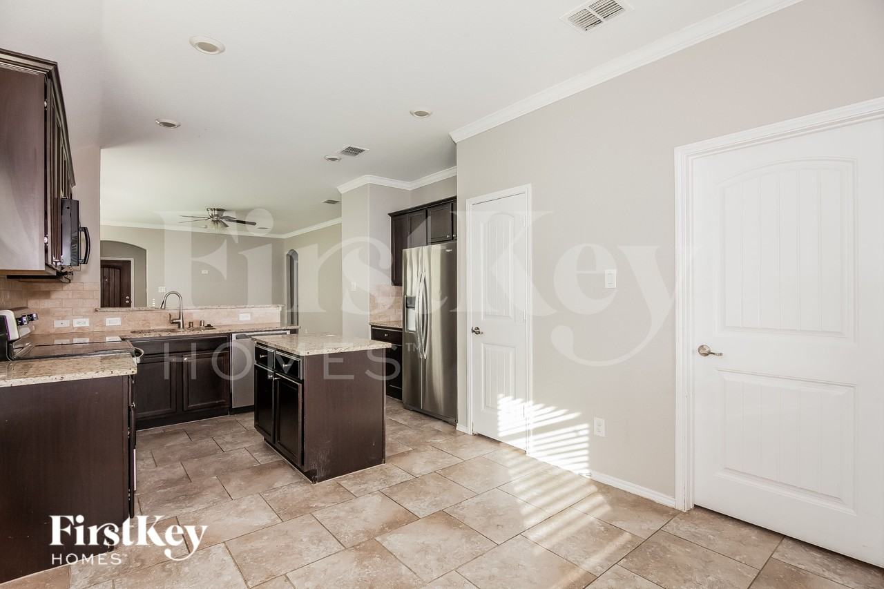 609 Big Horn Rd - Photo 5 of 17