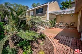 7830 W 83rd St - Photo 2 of 8