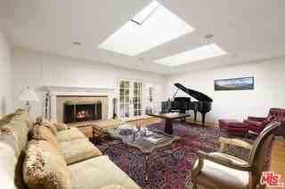 250 Surfview Dr - Photo 3 of 8