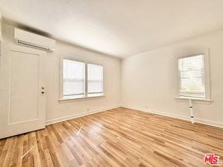1450 S Hayworth Ave - Photo 3 of 8
