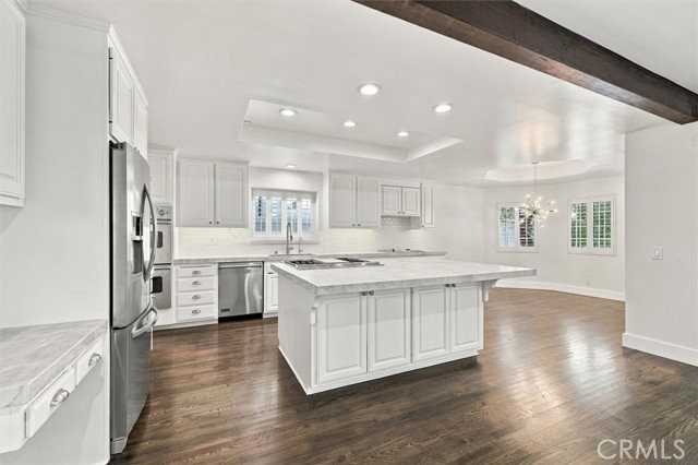 2813 Oak Ave - Photo 2 of 8