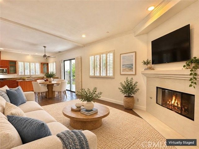 2222 Rockefeller Ln #C - Photo 3 of 8