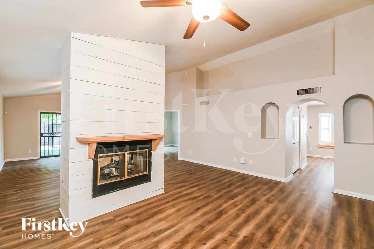 125 S Ocean Dr - Photo 2 of 16