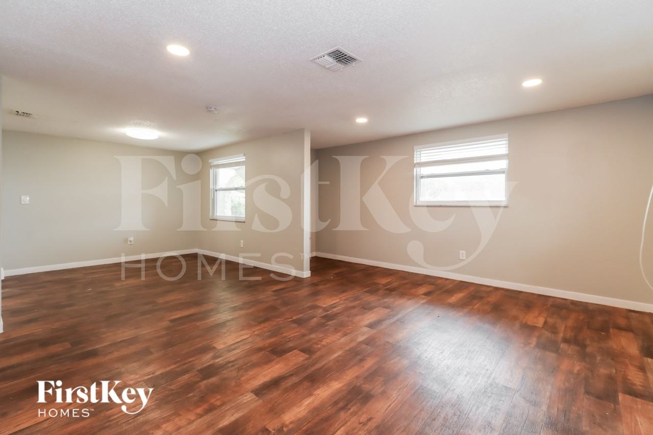 6428 Ridge Crest Dr - Photo 3 of 18