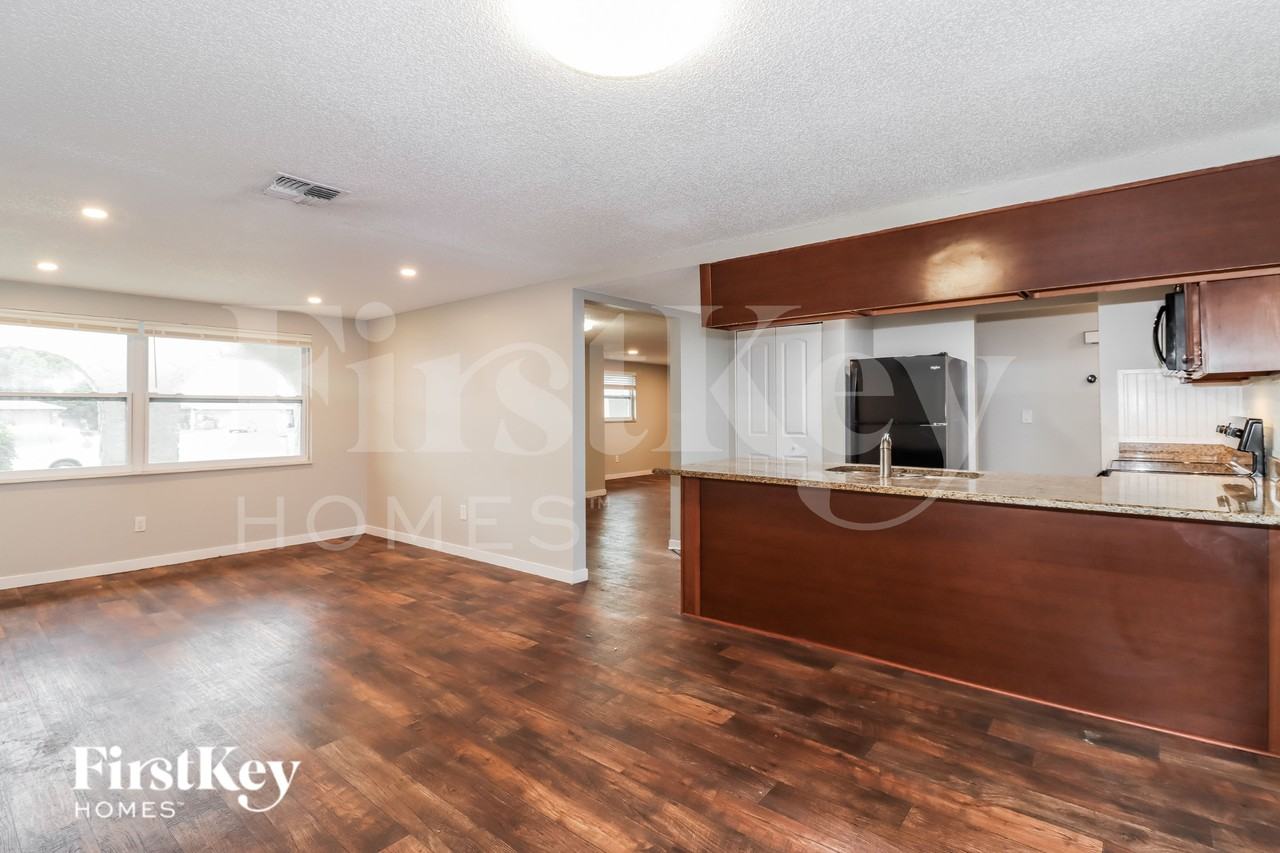 6428 Ridge Crest Dr - Photo 5 of 18