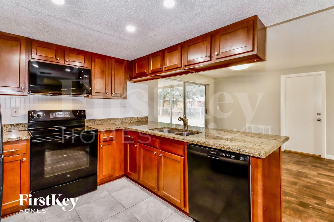 6428 Ridge Crest Dr - Photo 6 of 18