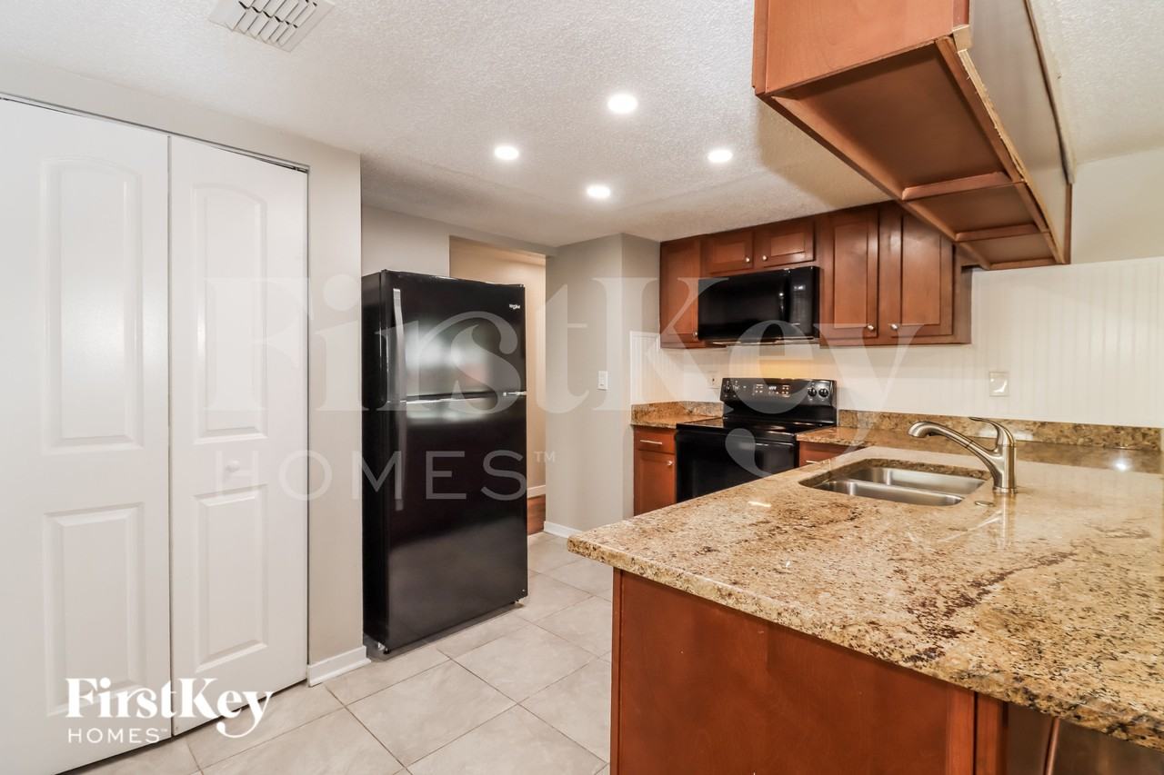 6428 Ridge Crest Dr - Photo 7 of 18