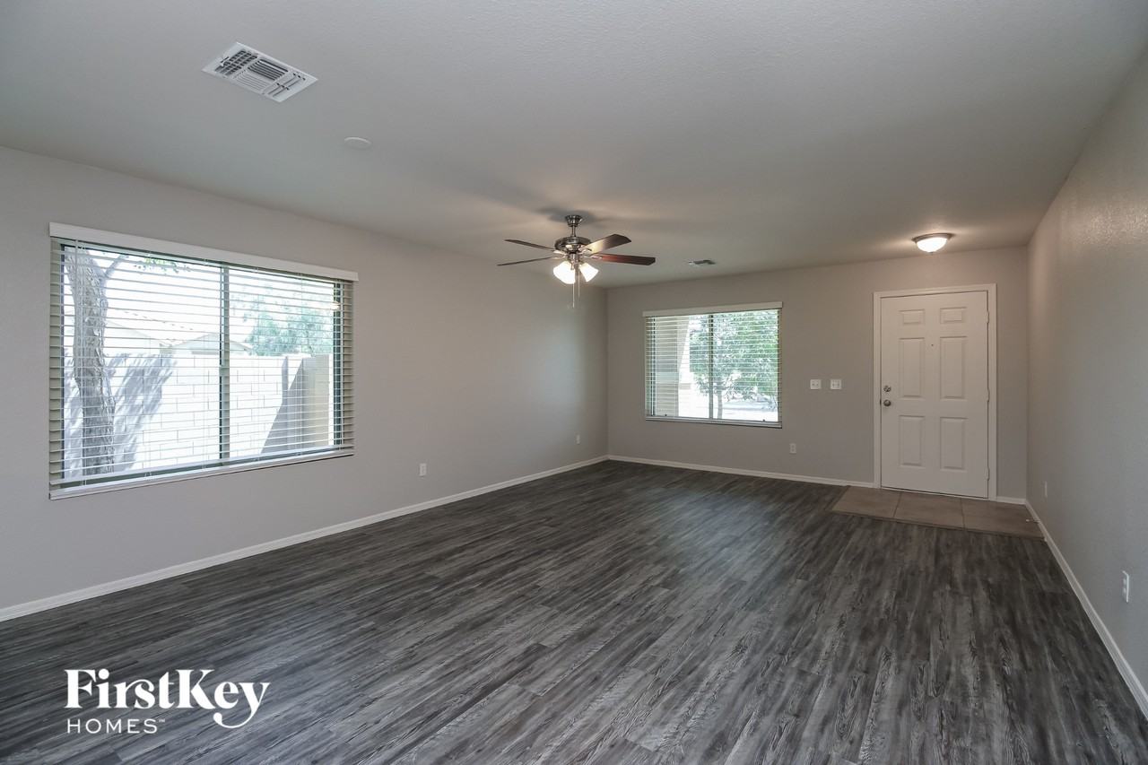 2754 W San Carlos Ln - Photo 2 of 15