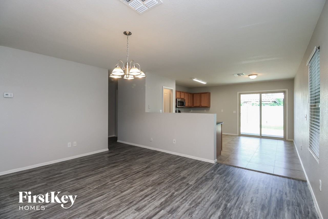 2754 W San Carlos Ln - Photo 4 of 15