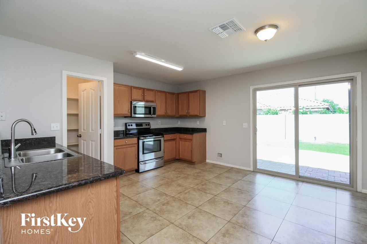 2754 W San Carlos Ln - Photo 6 of 15