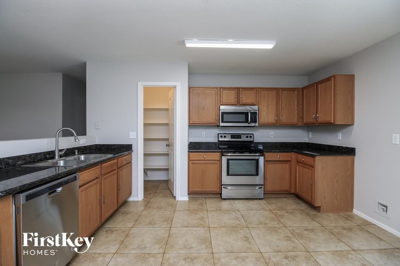 2754 W San Carlos Ln - Photo 7 of 15