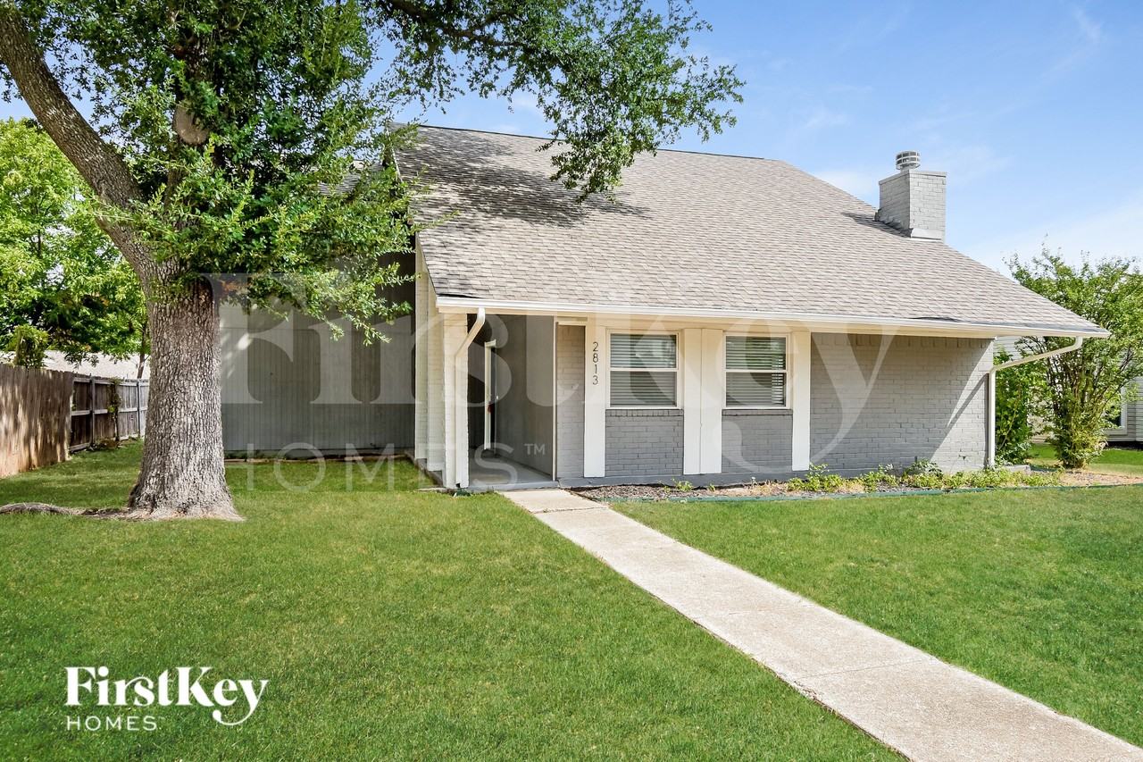 2813 Peppertree Pl - Photo 2 of 17