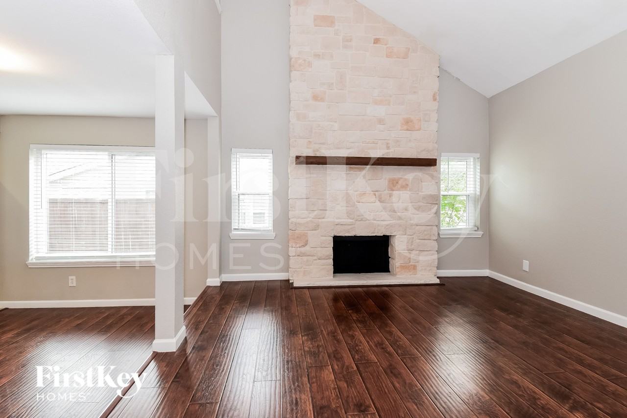 2813 Peppertree Pl - Photo 4 of 17