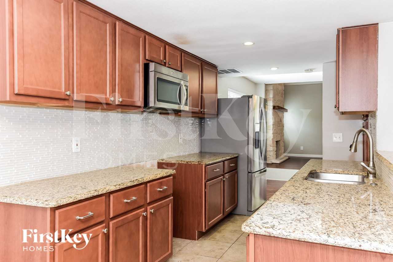 2813 Peppertree Pl - Photo 6 of 17