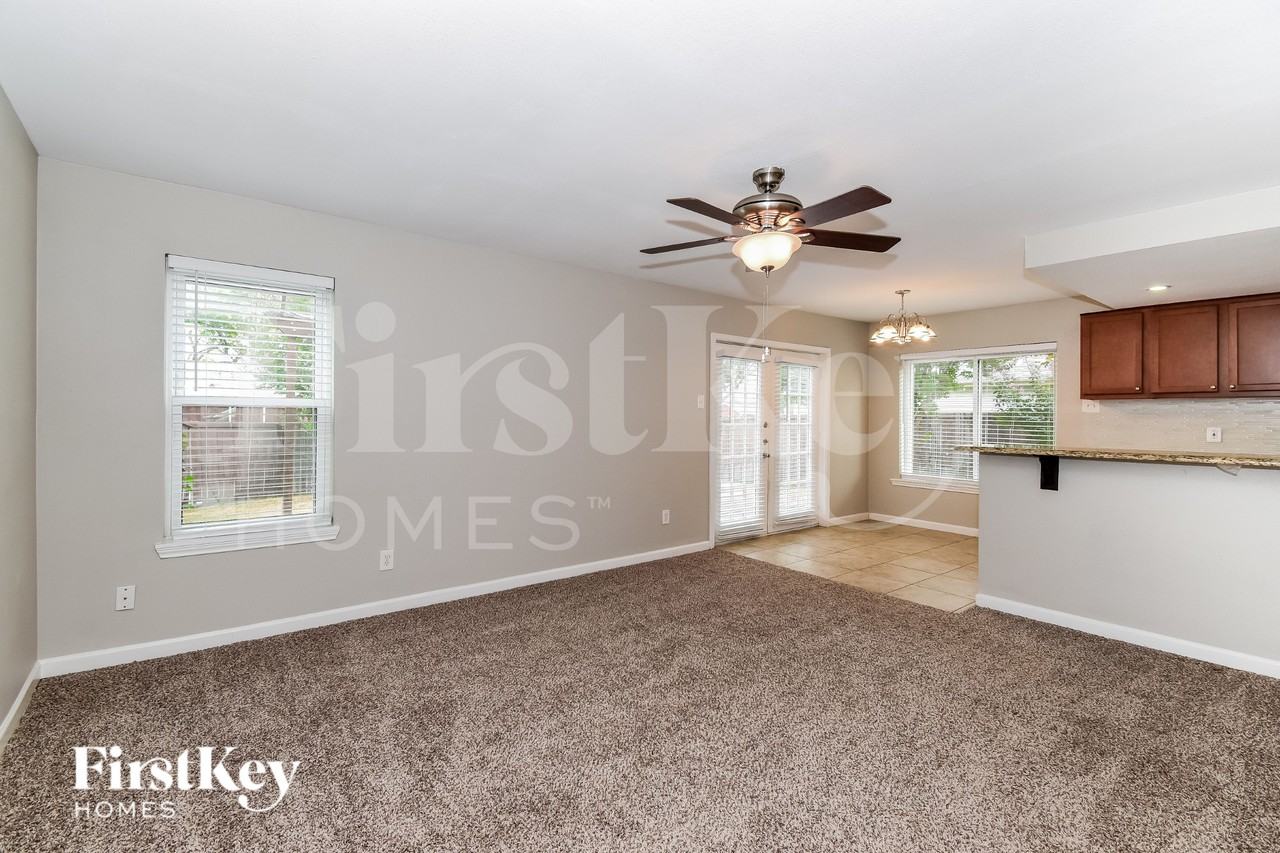 2813 Peppertree Pl - Photo 7 of 17
