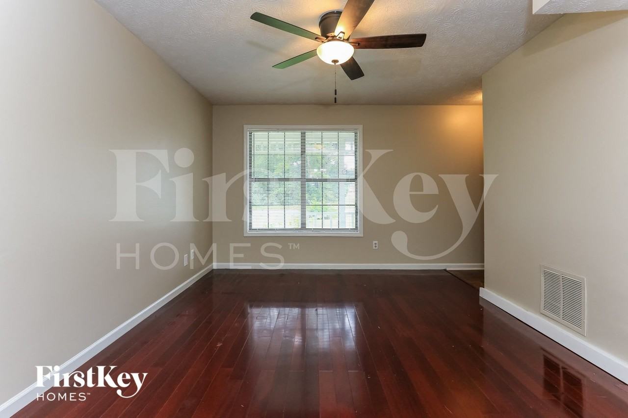 2212 Red Rose Ln - Photo 2 of 15