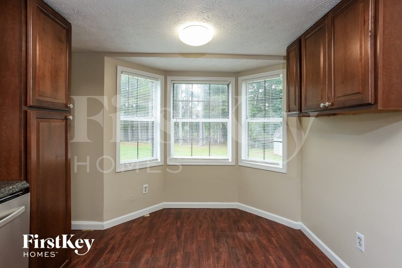 2212 Red Rose Ln - Photo 4 of 15