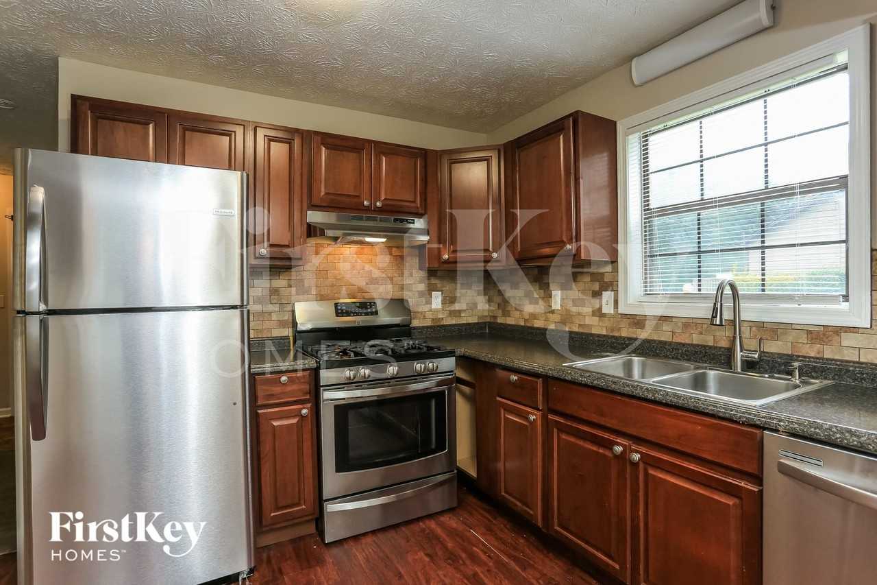 2212 Red Rose Ln - Photo 5 of 15