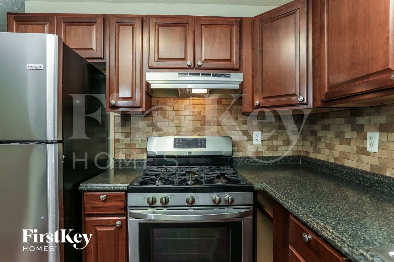 2212 Red Rose Ln - Photo 7 of 15