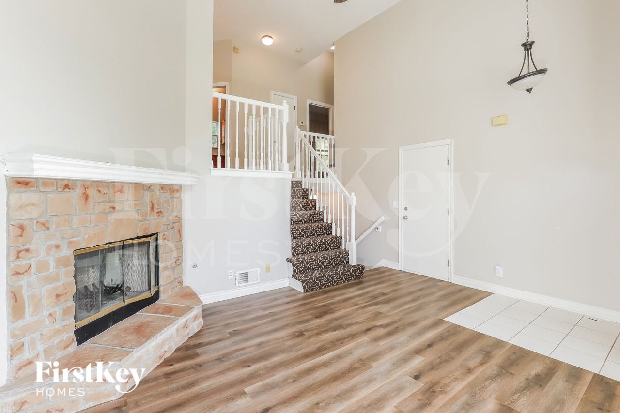21310 W 51st Ter - Photo 3 of 16