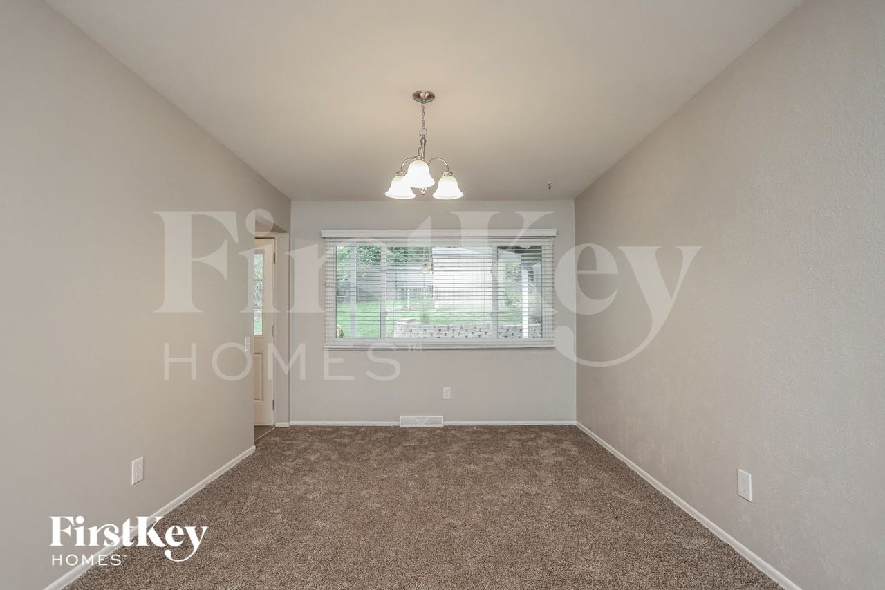 11266 Briarstone Dr - Photo 4 of 15