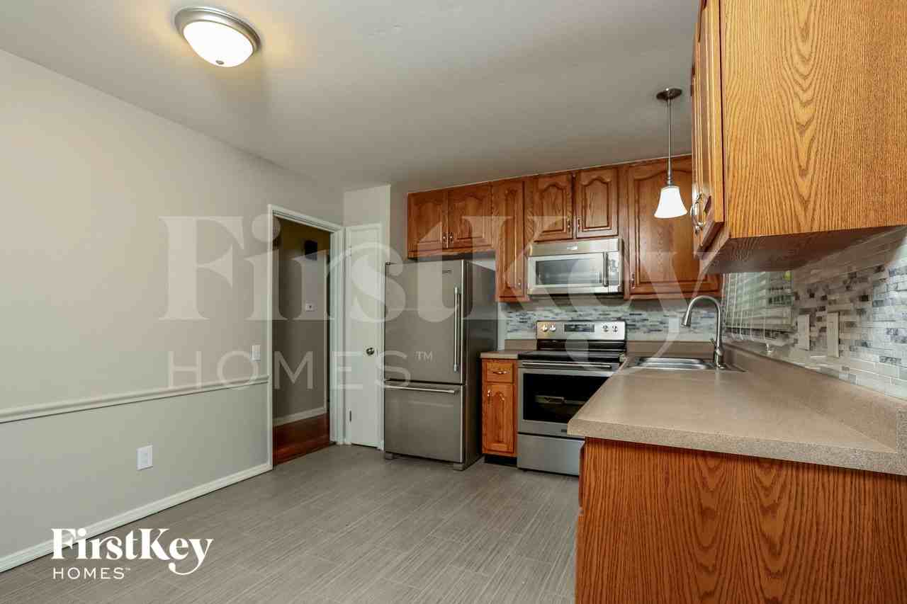 11266 Briarstone Dr - Photo 5 of 15