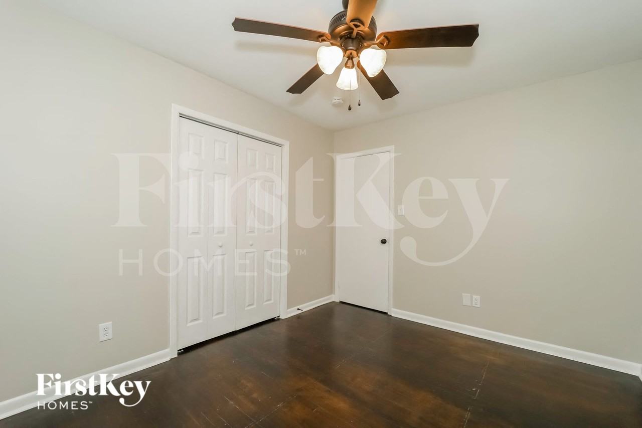2914 Stratford Dr - Photo 6 of 15