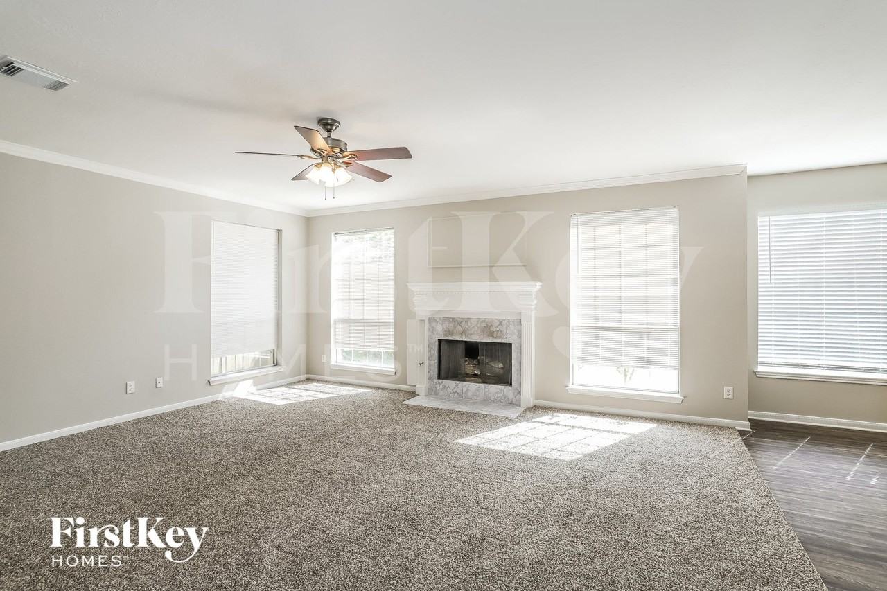 2212 Quiet Lake Ct - Photo 2 of 16