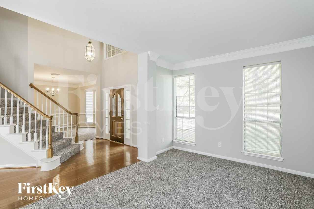 2212 Quiet Lake Ct - Photo 4 of 16