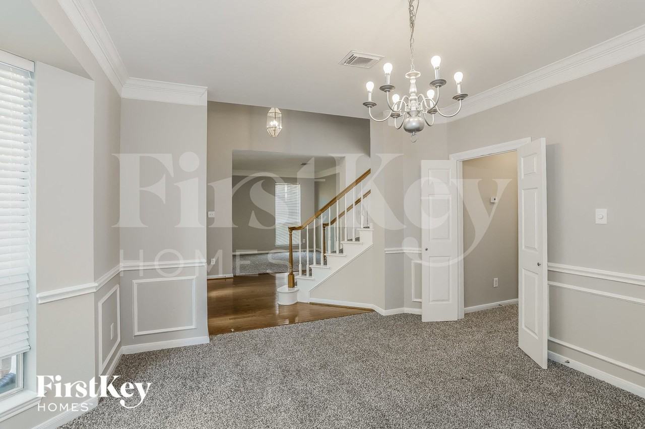 2212 Quiet Lake Ct - Photo 5 of 16