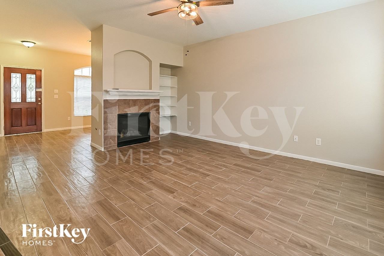 22610 Spring Crossing Dr - Photo 3 of 16