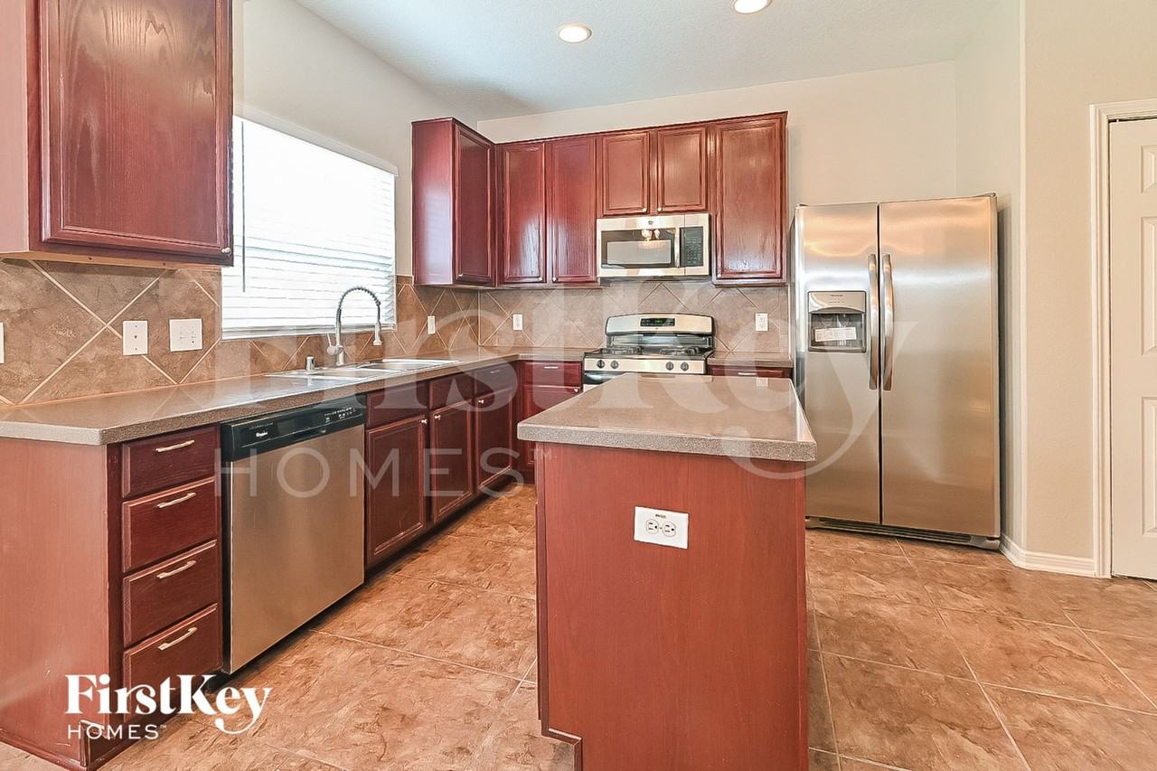 22610 Spring Crossing Dr - Photo 6 of 16