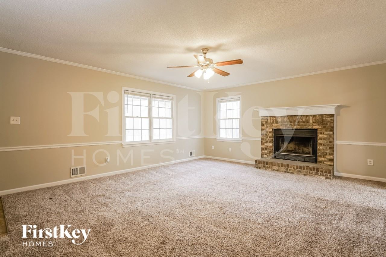 273 Hollis Cir - Photo 3 of 16