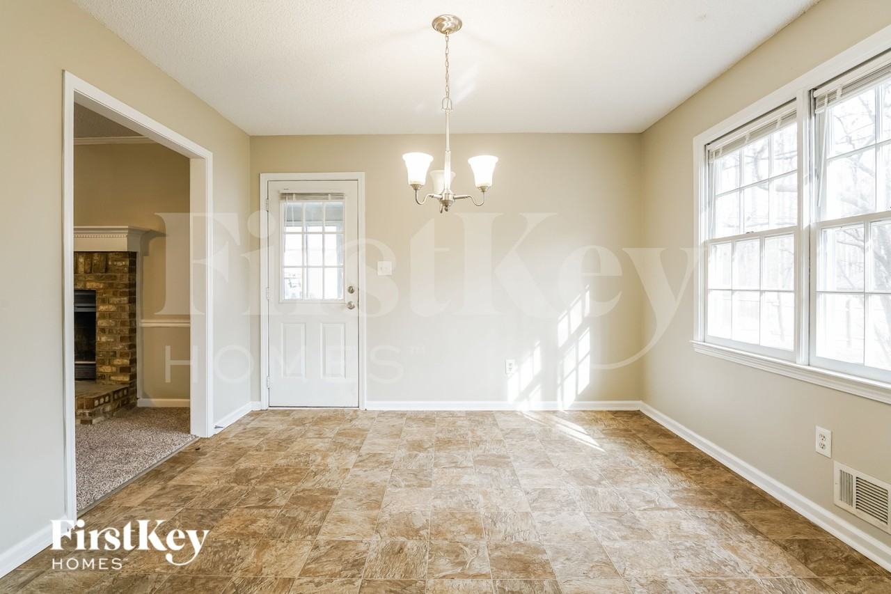 273 Hollis Cir - Photo 5 of 16