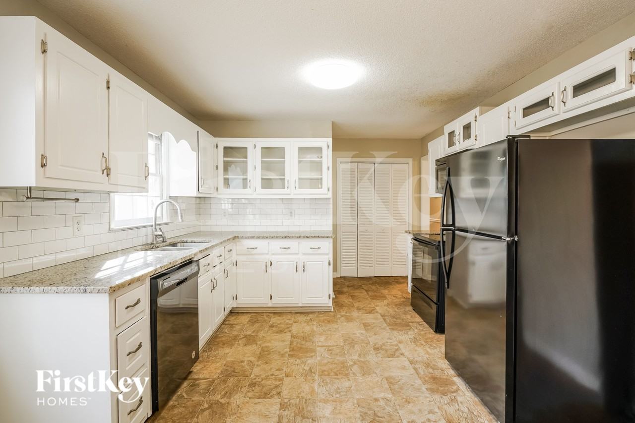 273 Hollis Cir - Photo 7 of 16