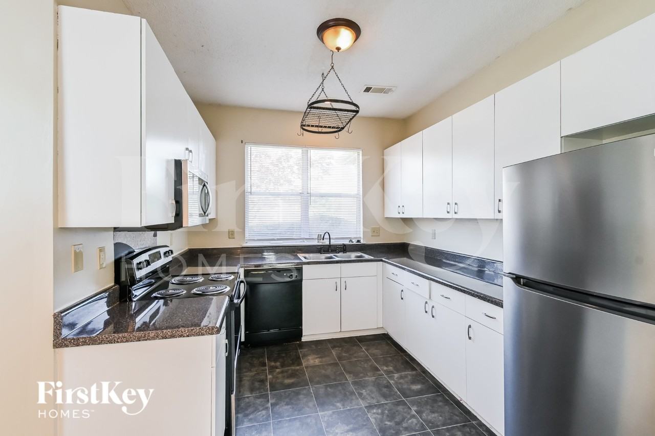 8141 Walnut Valley Cv - Photo 5 of 16