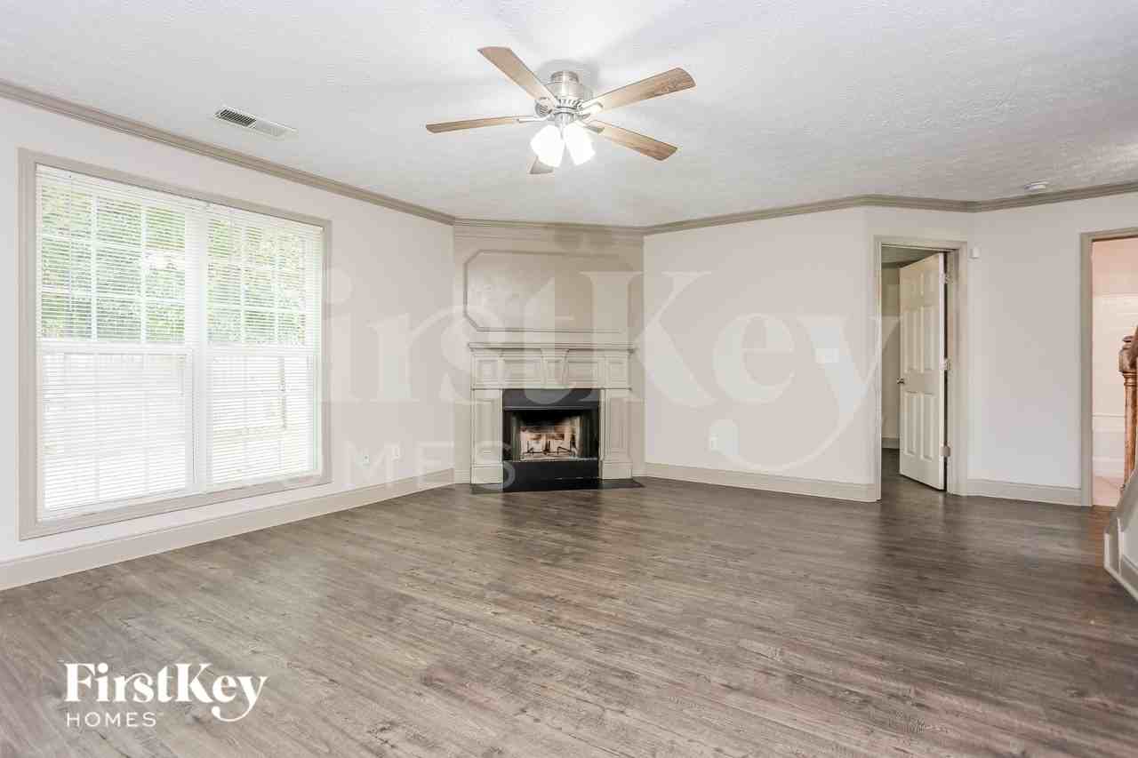 694 Millstone Dr - Photo 2 of 15