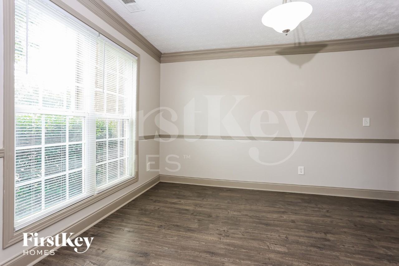 694 Millstone Dr - Photo 4 of 15