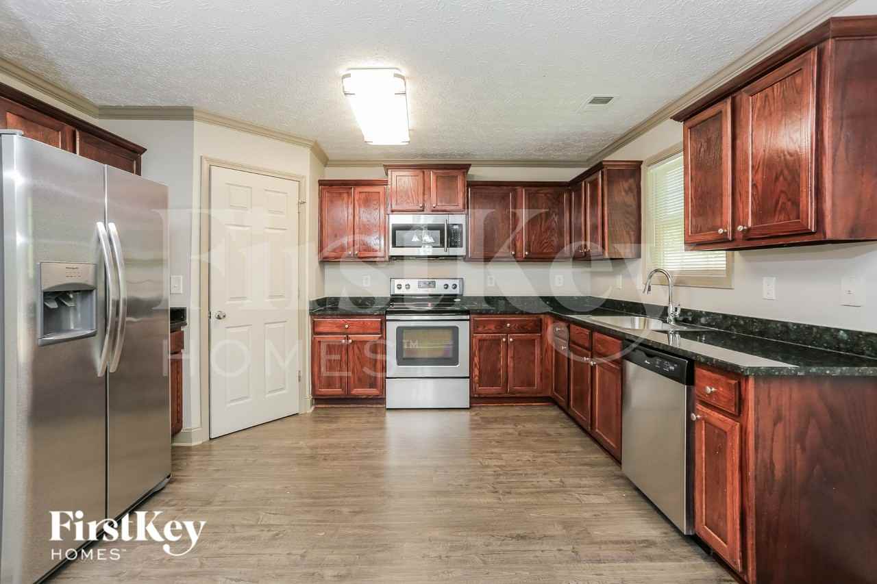 694 Millstone Dr - Photo 5 of 15