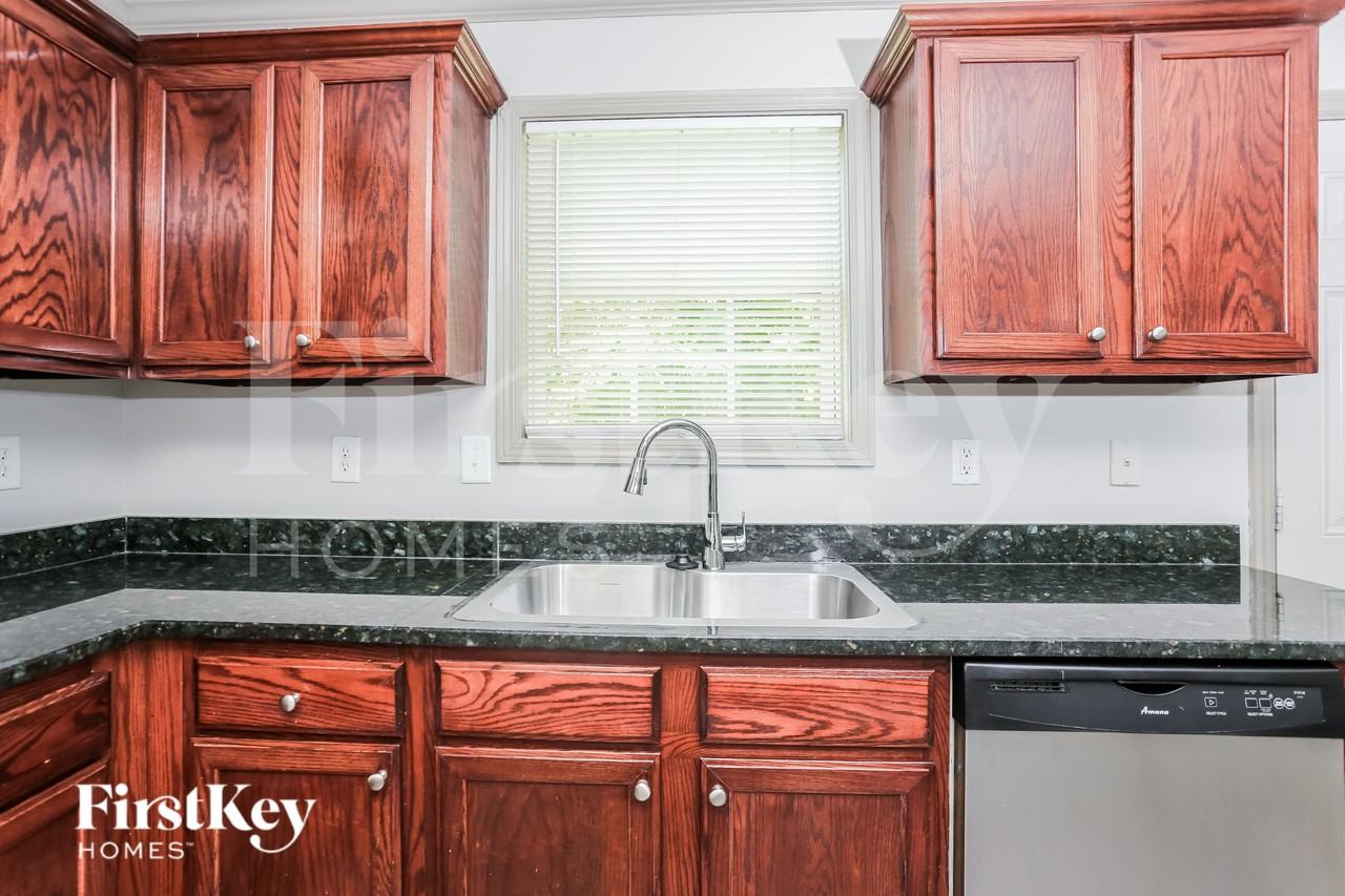 694 Millstone Dr - Photo 7 of 15