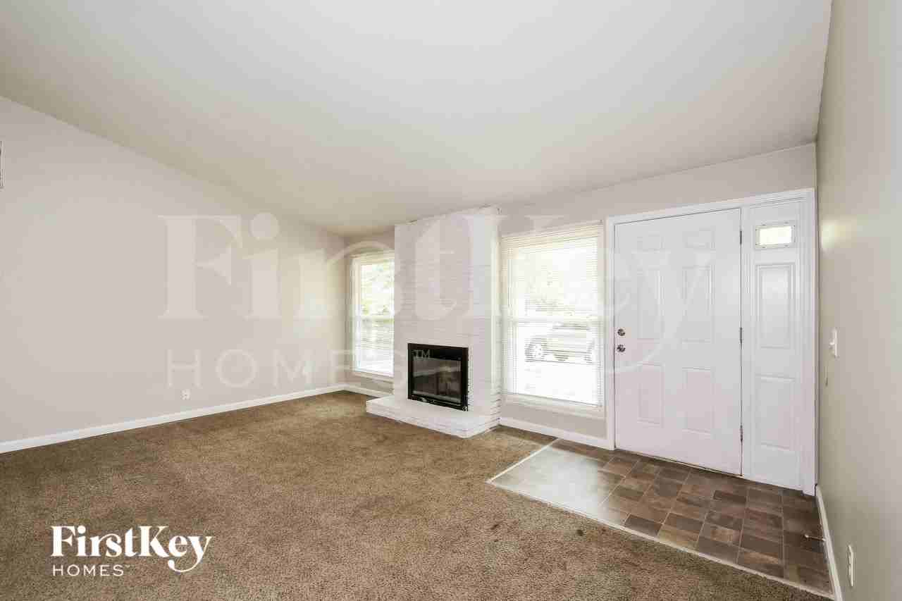 340 Allen Dr - Photo 2 of 16
