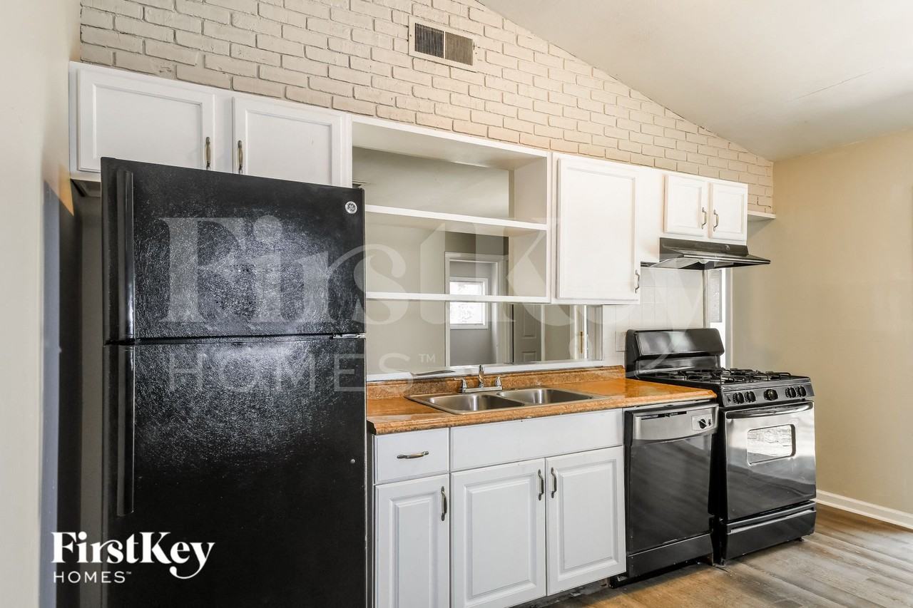340 Allen Dr - Photo 4 of 16