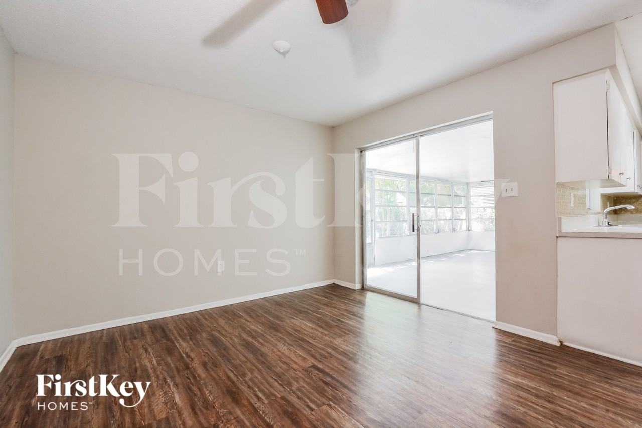 2470 Southland Rd - Photo 4 of 17