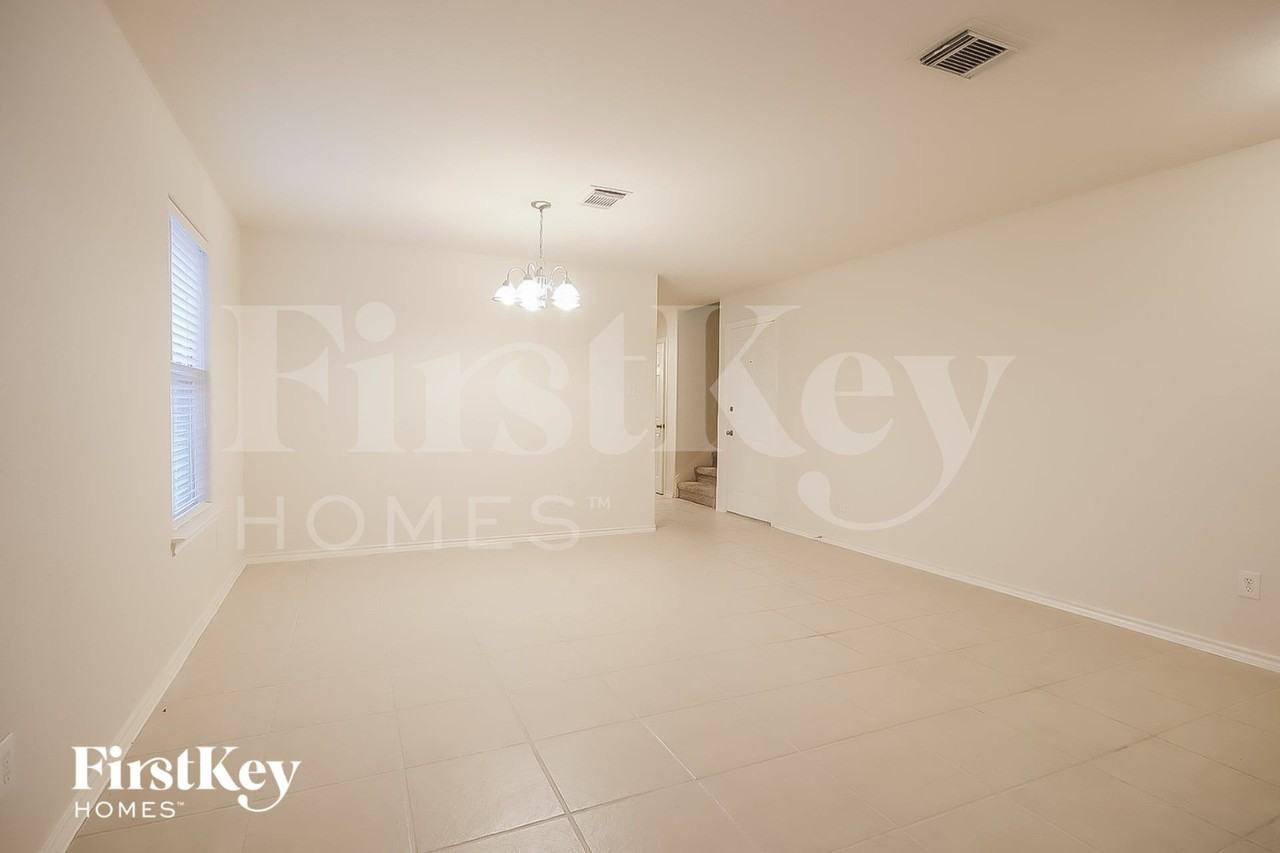 19323 Mission Cove Ln - Photo 3 of 17