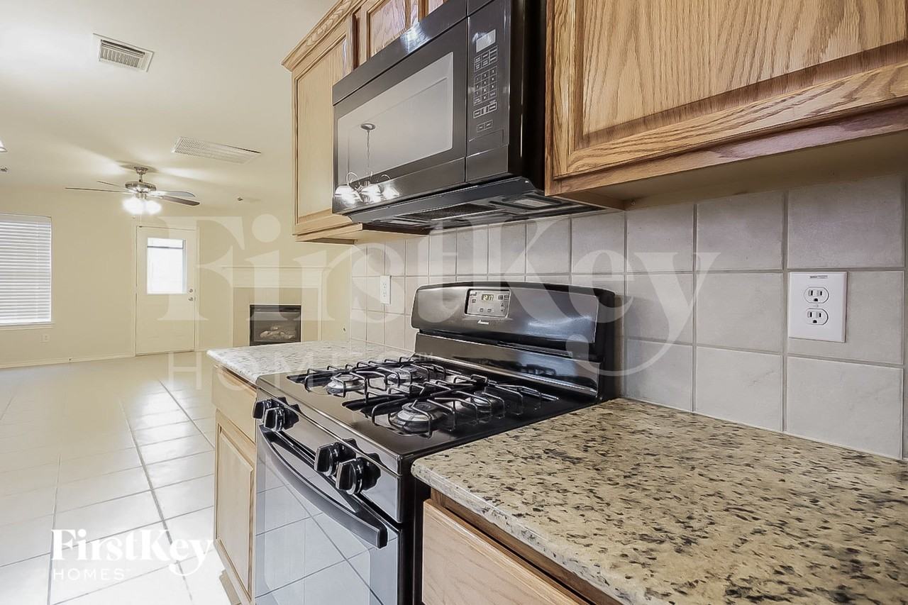 19323 Mission Cove Ln - Photo 6 of 17
