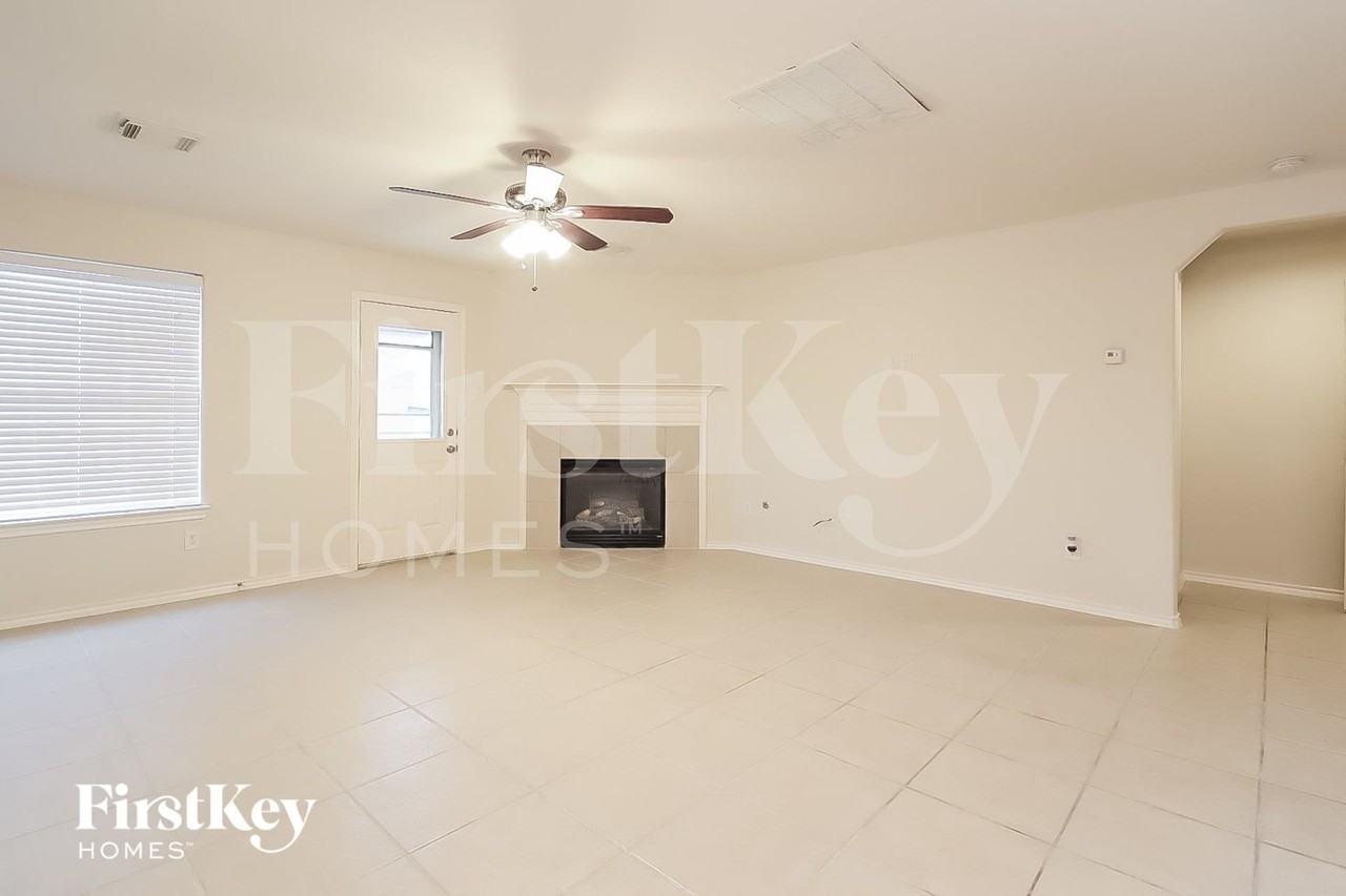 19323 Mission Cove Ln - Photo 7 of 17