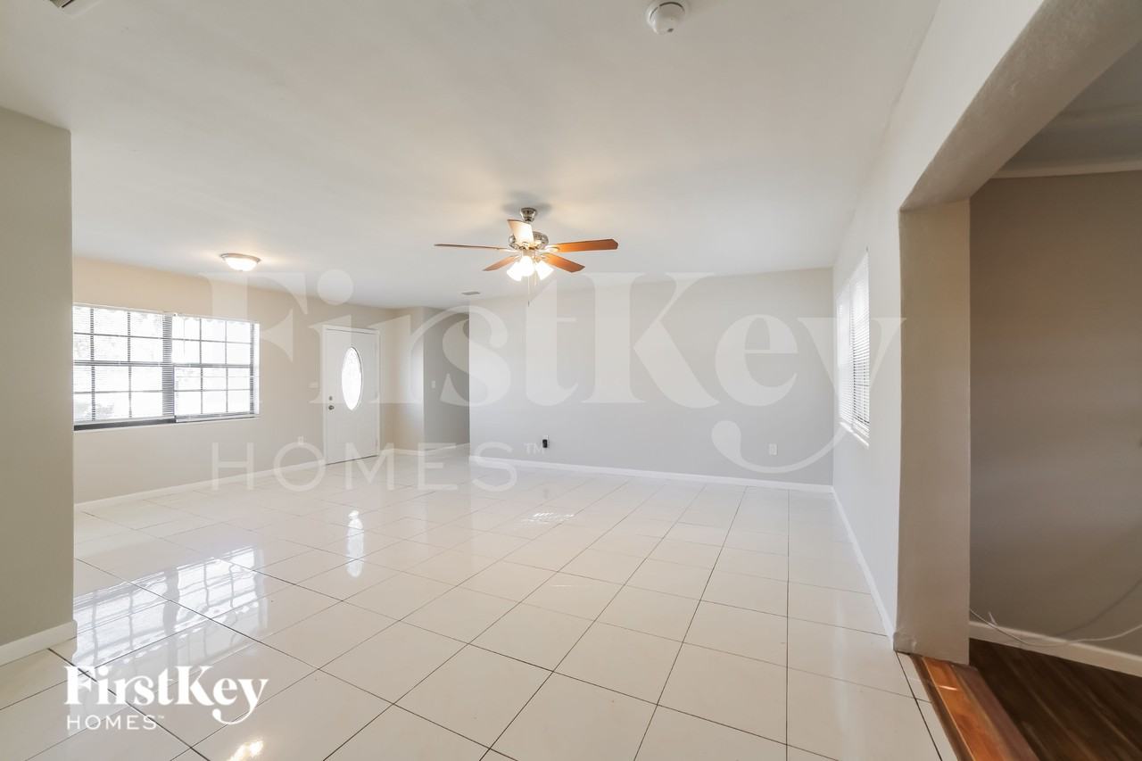 19100 Nw 12th Ave - Photo 3 of 17